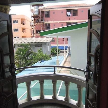 AA pensión Pattaya Exterior foto
