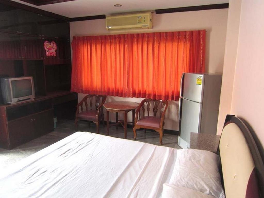 AA pensión Pattaya Exterior foto