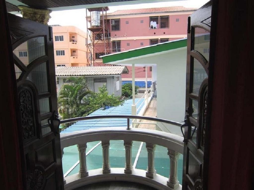 AA pensión Pattaya Exterior foto
