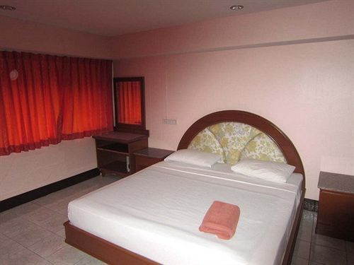 AA pensión Pattaya Exterior foto