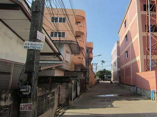 AA pensión Pattaya Exterior foto